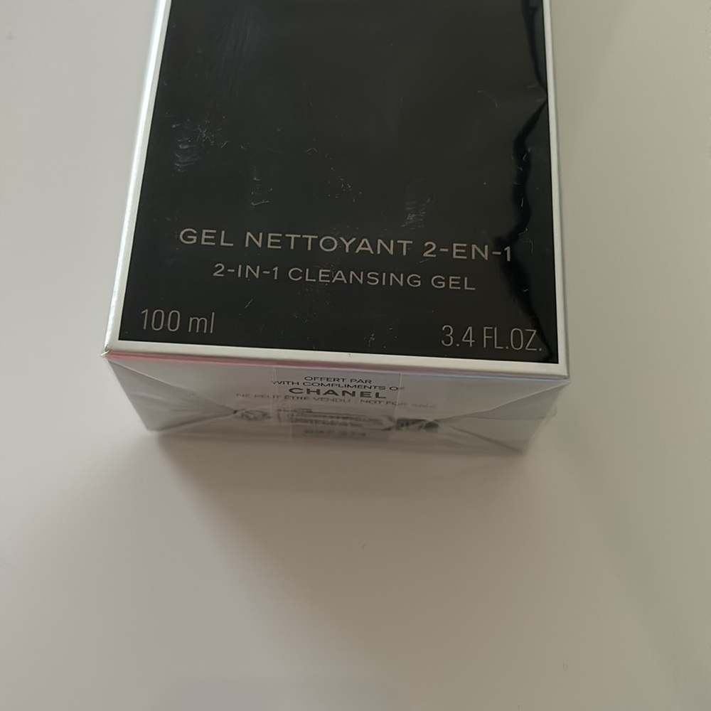 CHANEL - CLEANSING 3.4 fl oz. **NEW IN ORIGINAL PACKAGING ** - Picture 3 of 5